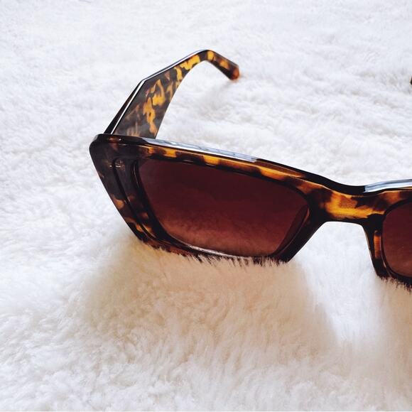 Lily Tortoise Brown Rectangular Sunglasses - Picture 5 of 10